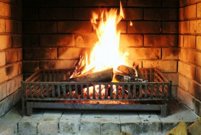 Puis-je librement faire du feu dans ma cheminée ? J’ai entendu dire qu’il y avait des restrictions concernant les foyers